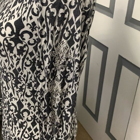 šAvangardāLongāsleeveāTĀ withāsilverābeading - Picture 3 of 7